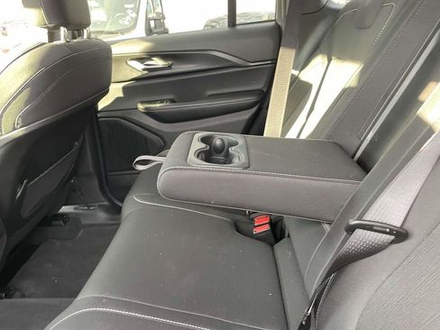 Used 2025 Jeep Grand Cherokee Laredo X image 20