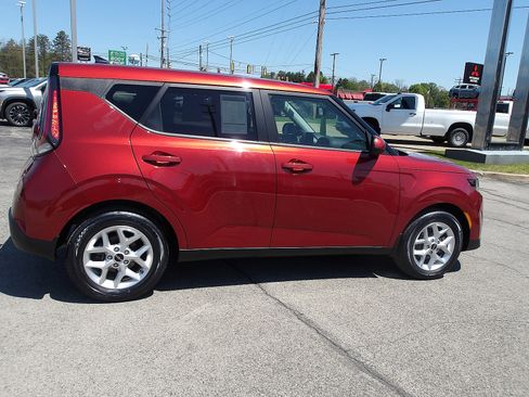 Used 2023 Kia Soul LX w/ LX Technology Package FWD image 8