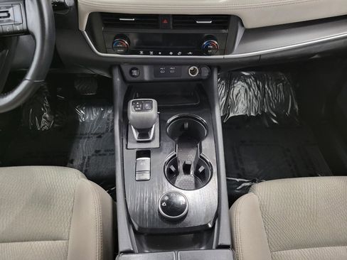 Used 2025 Nissan Rogue SV image 17
