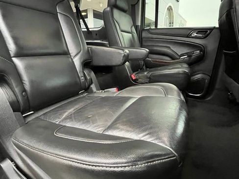 Used 2019 Chevrolet Suburban LT image 36