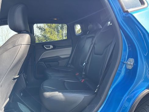 Used 2025 Jeep Compass Limited image 27