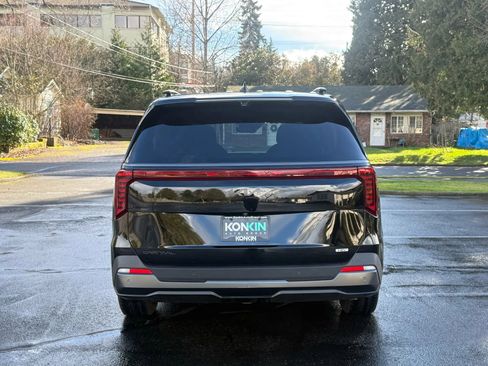 Used 2025 Kia Carnival SX Prestige image 5