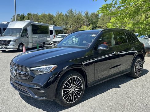 Certified 2025 Mercedes-Benz GLC 300 4MATIC image 4