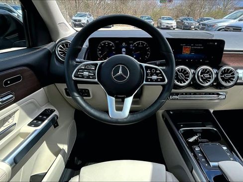 Used 2023 Mercedes-Benz GLB 250 4MATIC image 6