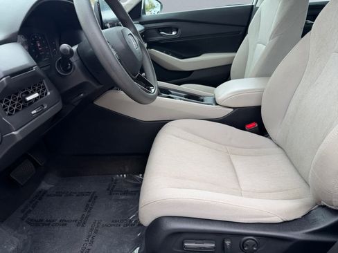 Used 2023 Honda Accord EX image 7