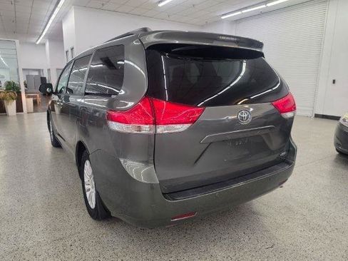 Used 2013 Toyota Sienna XLE FWD image 7