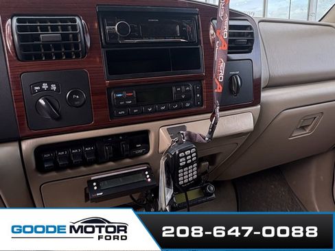 Used 2005 Ford F350 Lariat image 2