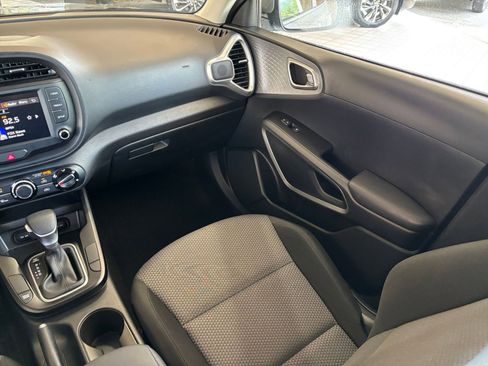 Used 2025 Kia Soul LX w/ LX Technology Package FWD image 33