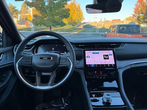 New 2025 Jeep Grand Cherokee L Limited w/ Trailer Tow Package image 30