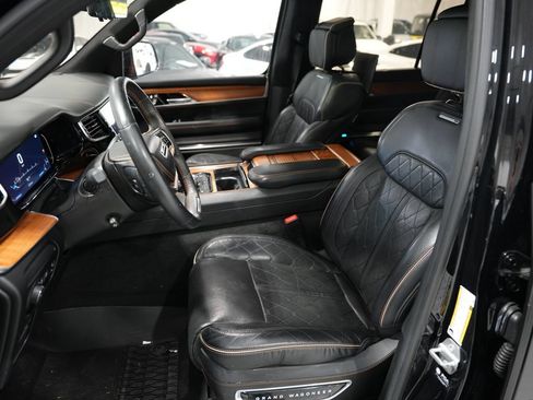 Used 2022 Jeep Grand Wagoneer Series III w/ Rear Seat Video Group 1 AWD/4WD image 10