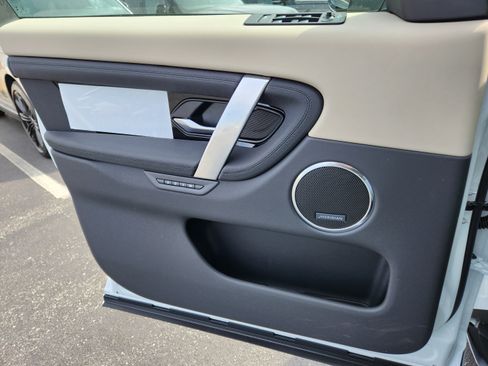 Used 2025 Land Rover Discovery Sport S image 16