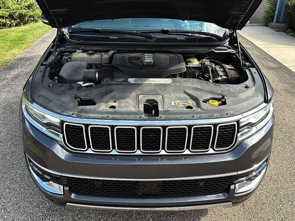 Used 2023 Jeep Wagoneer Series III w/ Preferred Equipment Group RWD image 9