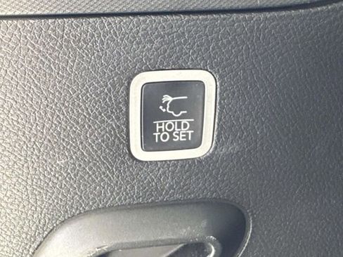 Used 2022 Jeep Grand Wagoneer Series III image 16