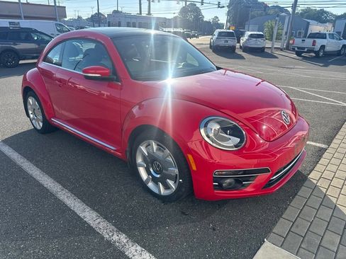 Used 2019 Volkswagen Beetle 2.0T SE w/ SE Premium Package FWD image 6