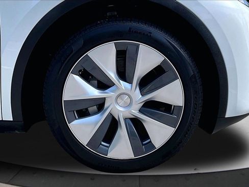 Used 2024 Tesla Model Y Long Range AWD/4WD image 33