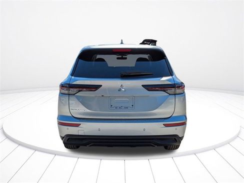 New 2025 Mitsubishi Outlander ES image 5