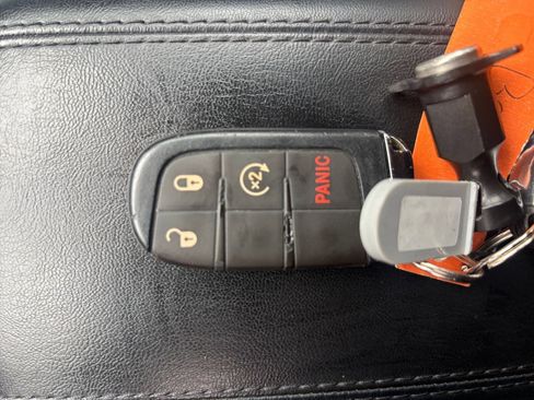 Used 2025 Jeep Compass Limited AWD/4WD image 21