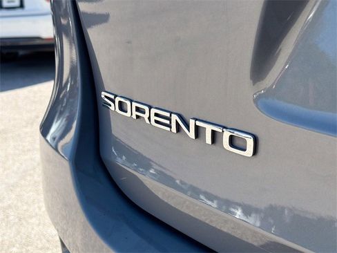 Used 2020 Kia Sorento L image 11