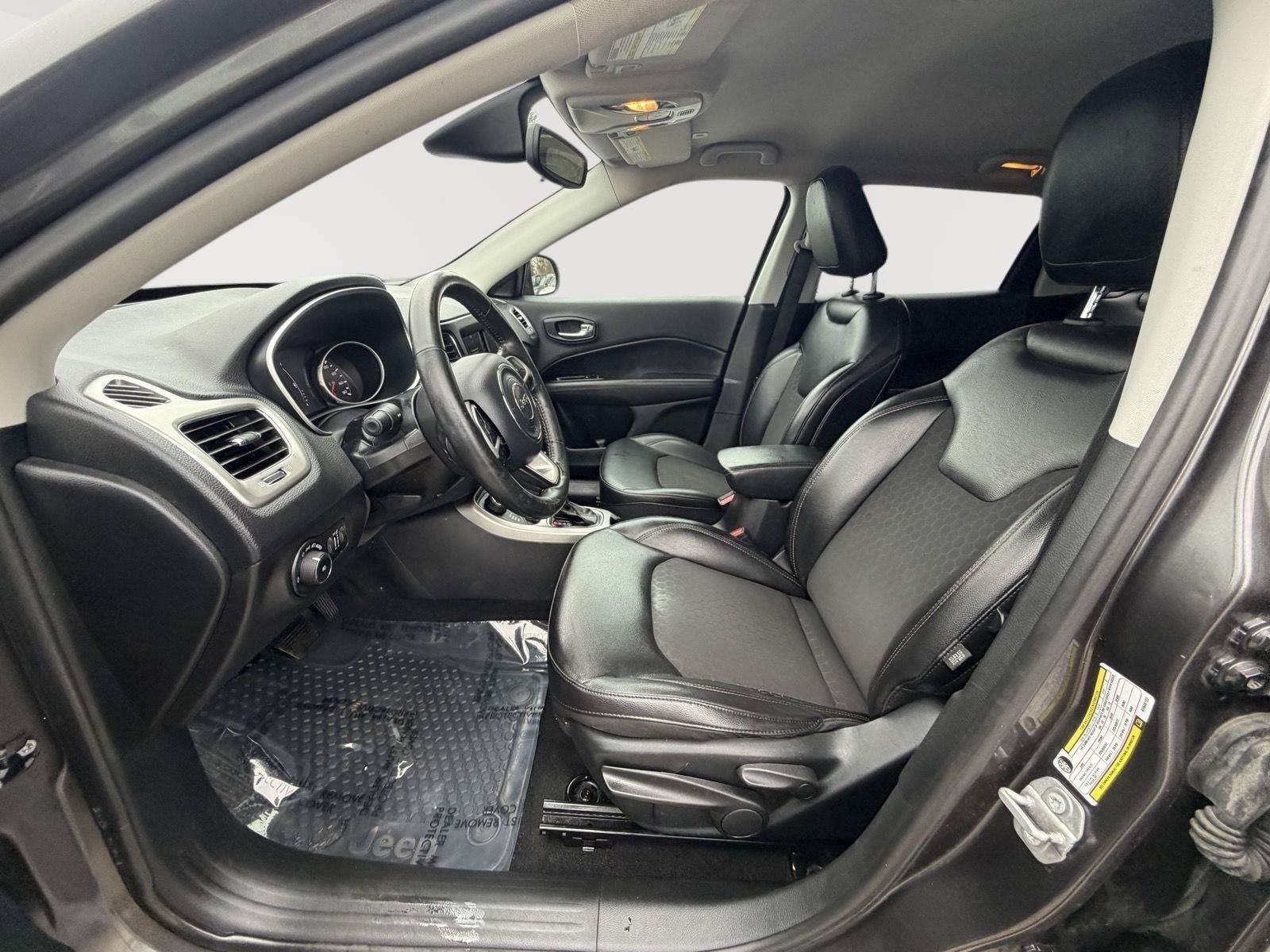 Used 2019 Jeep Compass Latitude w/ Cold Weather Group AWD/4WD image 11