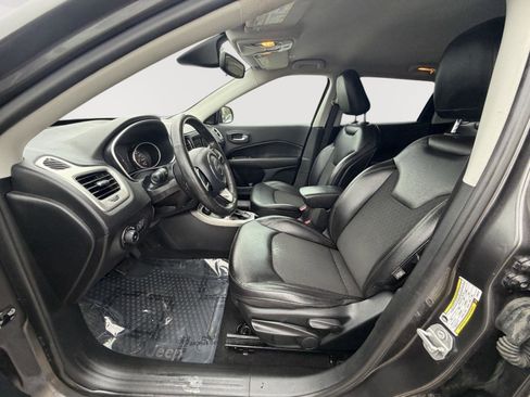 Used 2019 Jeep Compass Latitude w/ Cold Weather Group AWD/4WD image 11