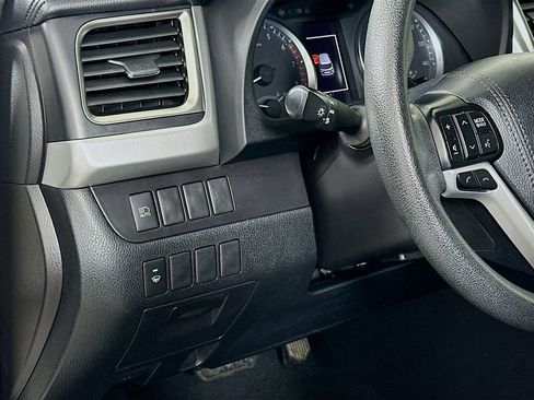 Used 2019 Toyota Highlander LE image 10