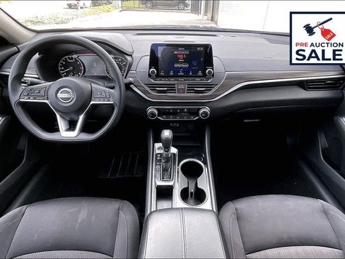 Used 2024 Nissan Altima 2.5 SV FWD image 15