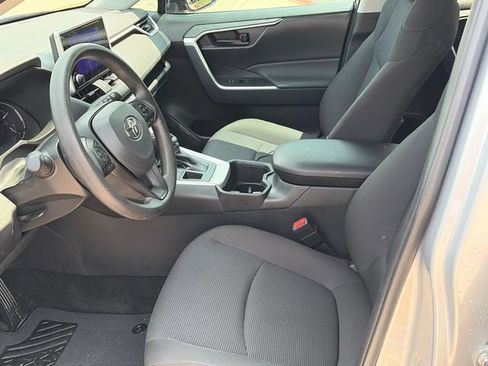Used 2025 Toyota RAV4 LE AWD/4WD image 16