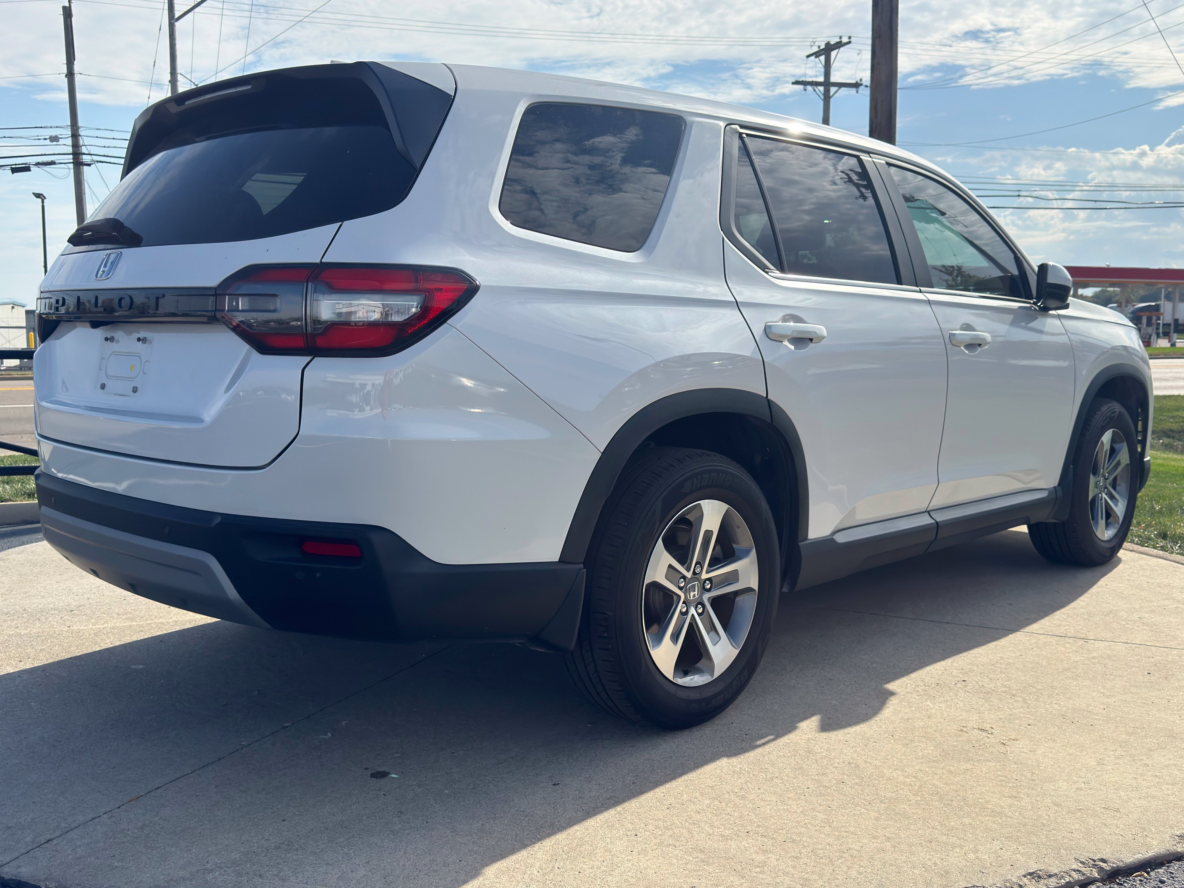 Used 2025 Honda Pilot EX-L image 7