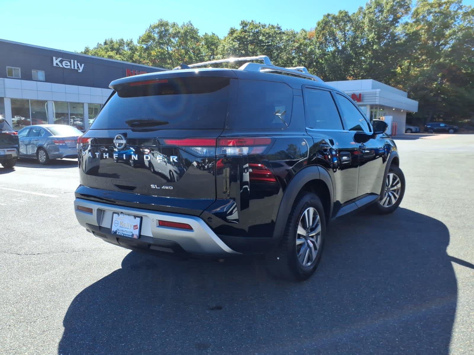 Used 2023 Nissan Pathfinder SL AWD/4WD image 5