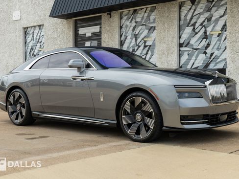 Used 2024 Rolls-Royce Spectre w/ Spectre Launch Package AWD/4WD image 18