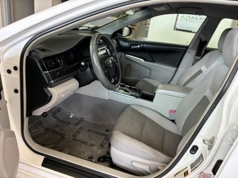Used 2013 Toyota Camry LE FWD image 16