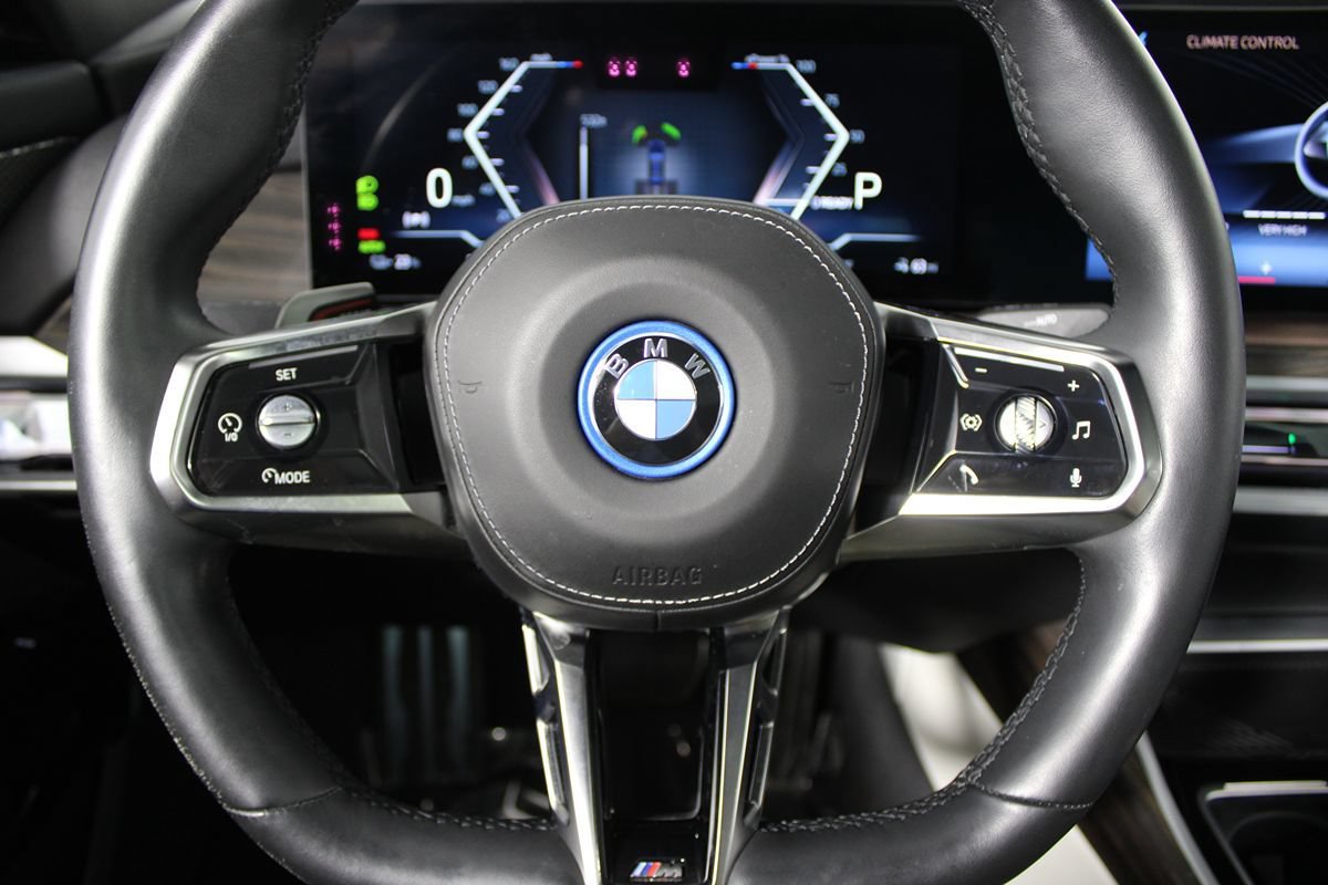 Used 2023 BMW i7 xDrive60 AWD/4WD image 19