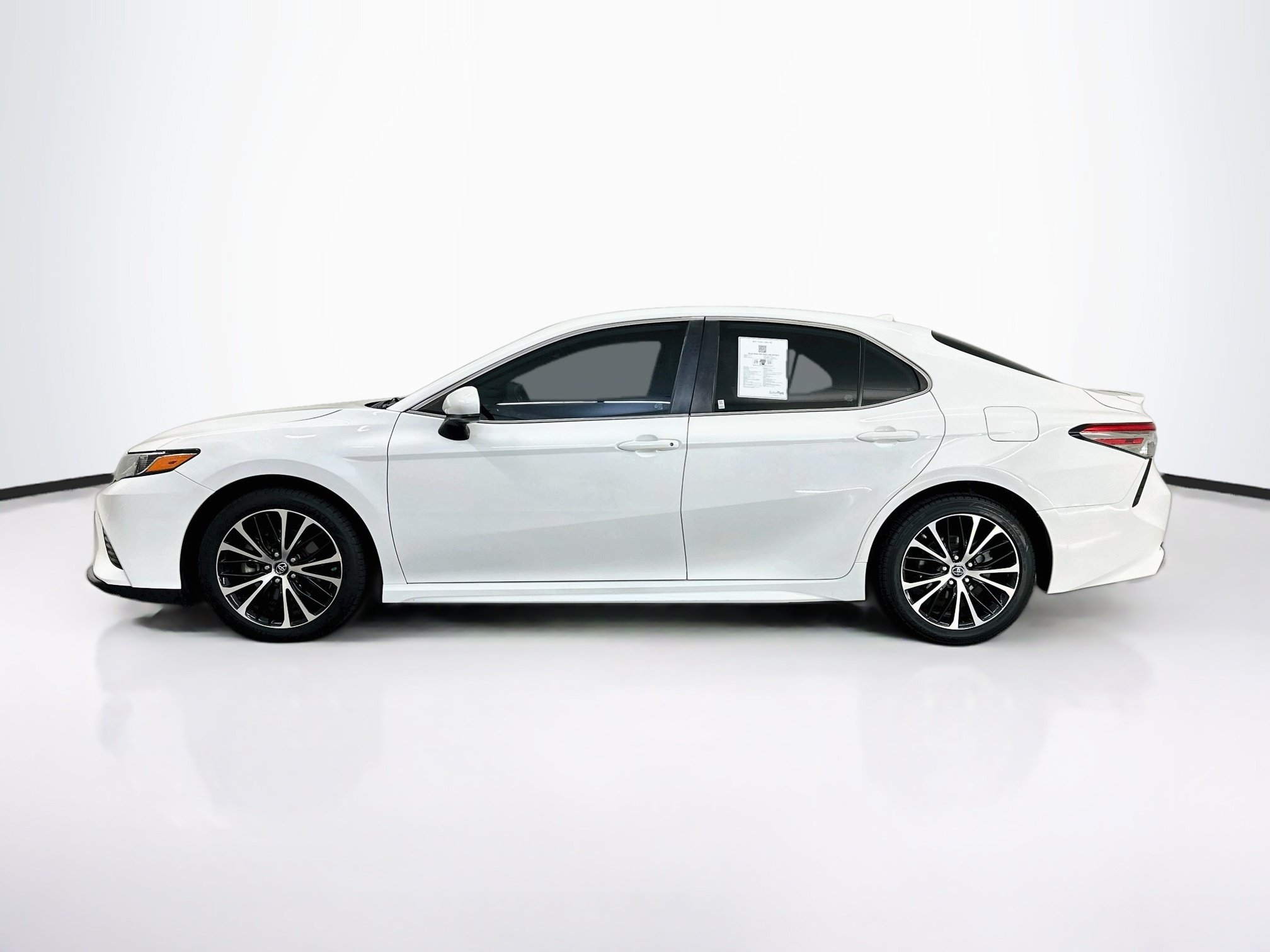 Used 2019 Toyota Camry SE w/ Carpet Mat Package FWD image 4