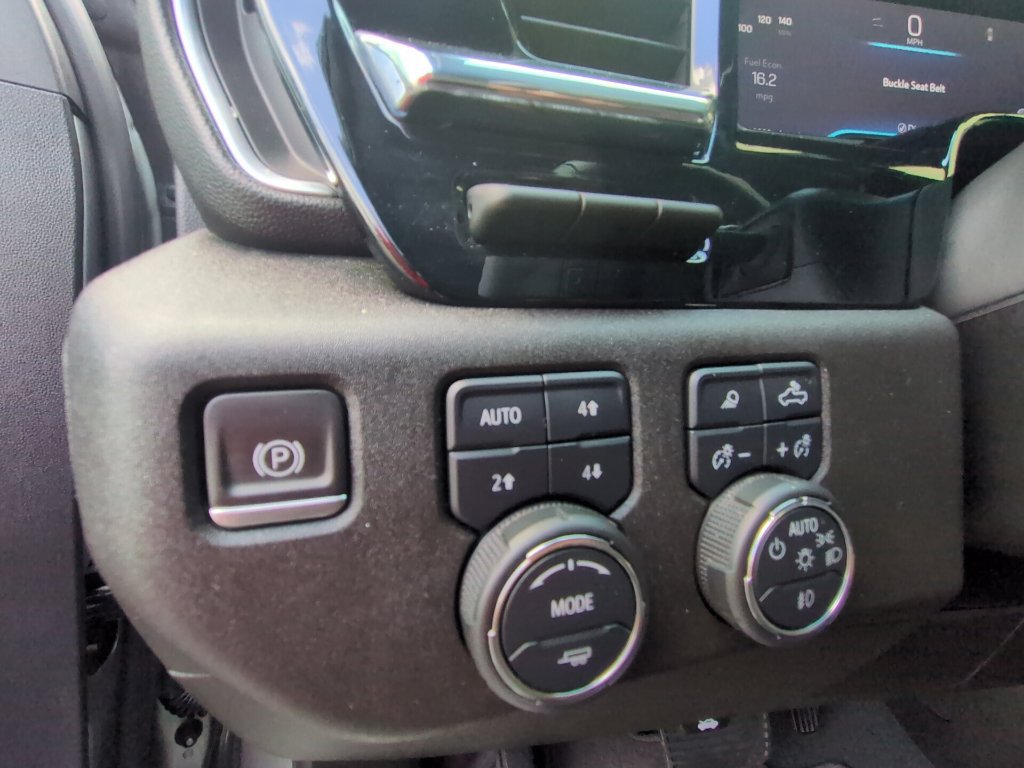 Used 2024 Chevrolet Silverado 1500 High Country w/ Technology Package AWD/4WD image 16
