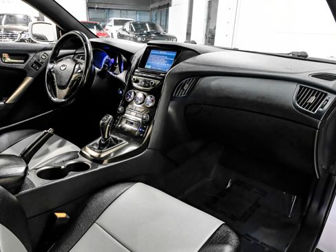Used 2013 Hyundai Genesis 3.8 RWD image 13