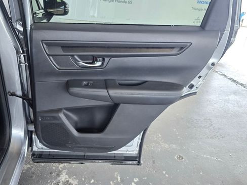 Used 2025 Honda CR-V LX image 18