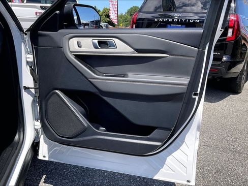 Certified 2025 Ford Explorer Active RWD image 22