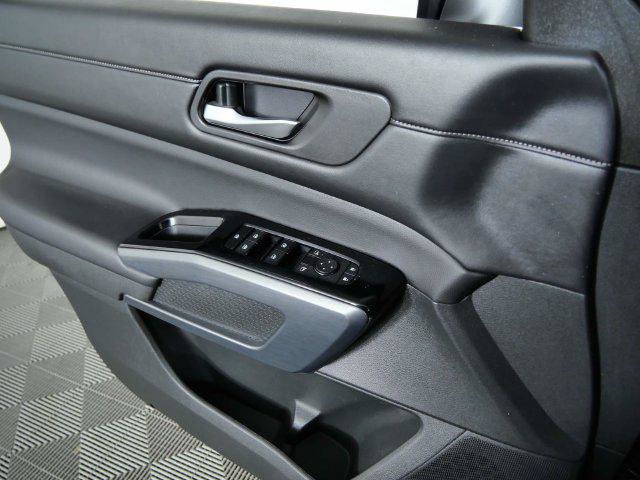 Used 2024 Nissan Pathfinder SL w/ SL Premium Package AWD/4WD image 20