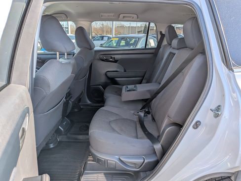 Certified 2023 Toyota Highlander LE image 17