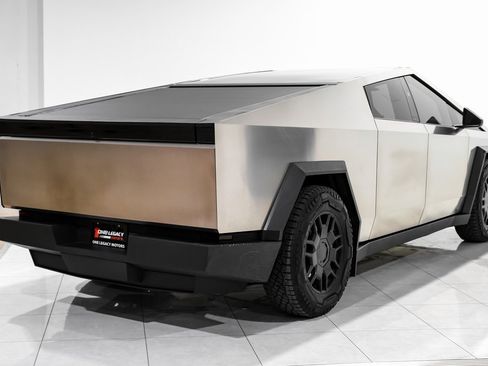 Used 2024 Tesla Cybertruck AWD Crew Cab image 4