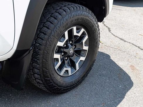 Used 2021 Toyota Tacoma TRD Off-Road AWD/4WD image 10