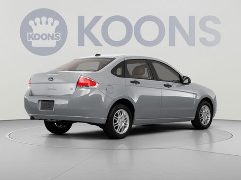 Used 2011 Ford Focus SE w/ 201A Rapid Spec Order Code FWD image 4