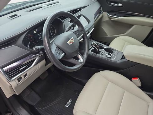 Used 2021 Cadillac XT4 Luxury w/ Cold Weather Package image 19