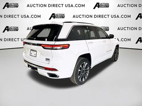 Used 2023 Jeep Grand Cherokee Overland AWD/4WD image 8
