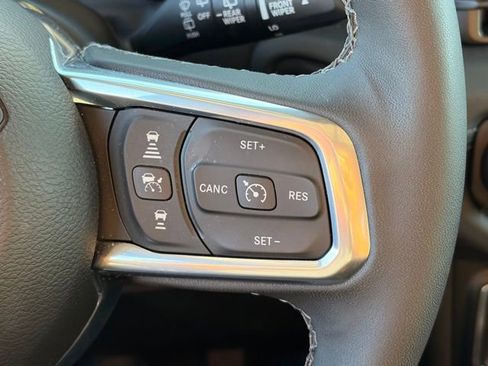 Used 2025 Jeep Wrangler Unlimited Sahara AWD/4WD image 19