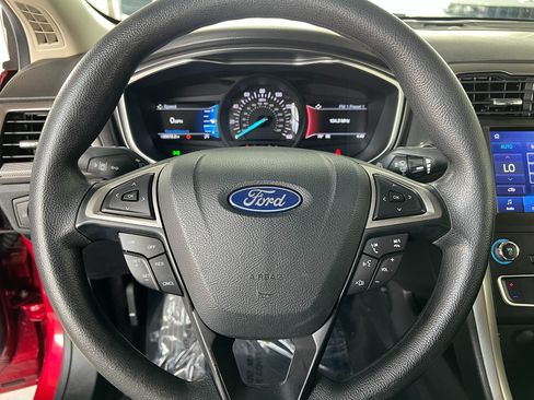 Used 2020 Ford Fusion SE FWD image 12