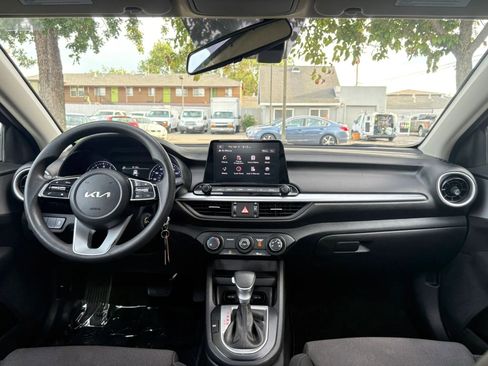 Used 2023 Kia Forte LXS w/ LXS Technology Package image 22