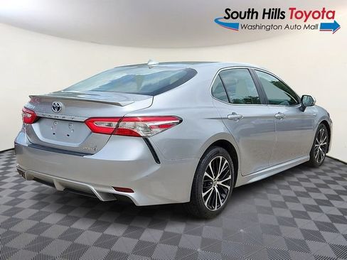 Used 2020 Toyota Camry SE w/ Sunroof Package FWD image 6