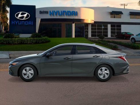 New 2026 Hyundai Elantra SE image 3