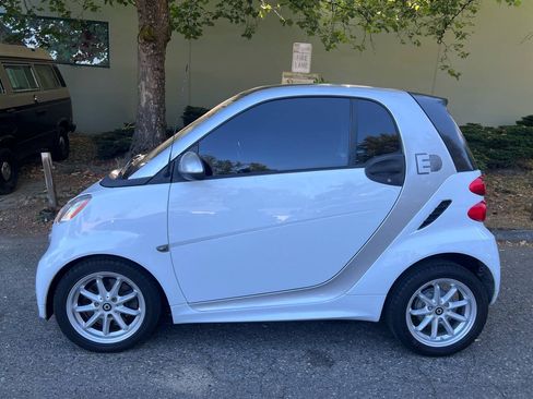 Used 2015 smart fortwo electric drive RWD image 2